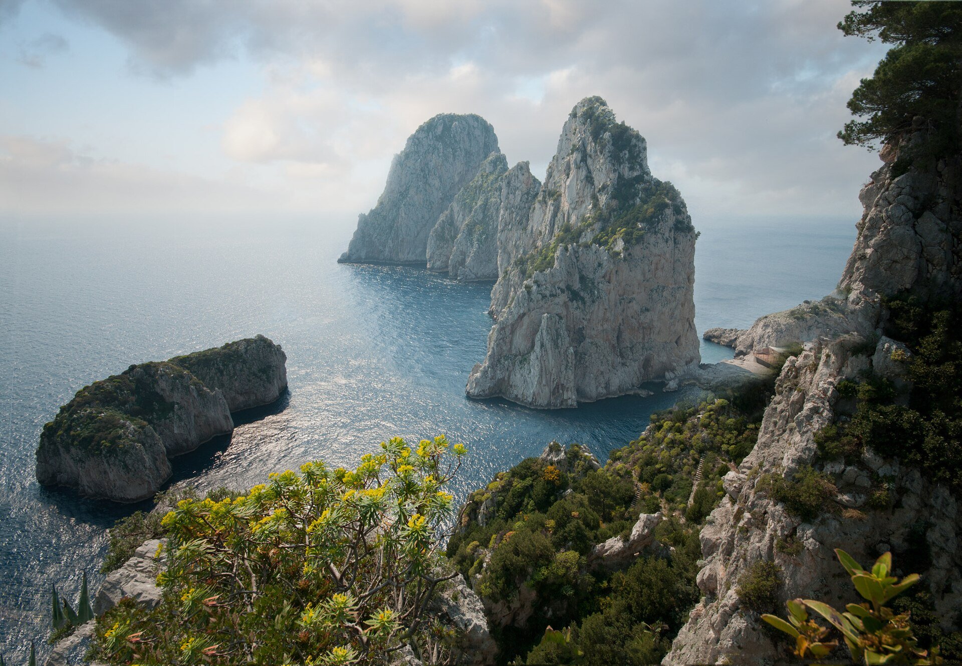 Escursioni in barca e yacht lungo la costa verso Capri