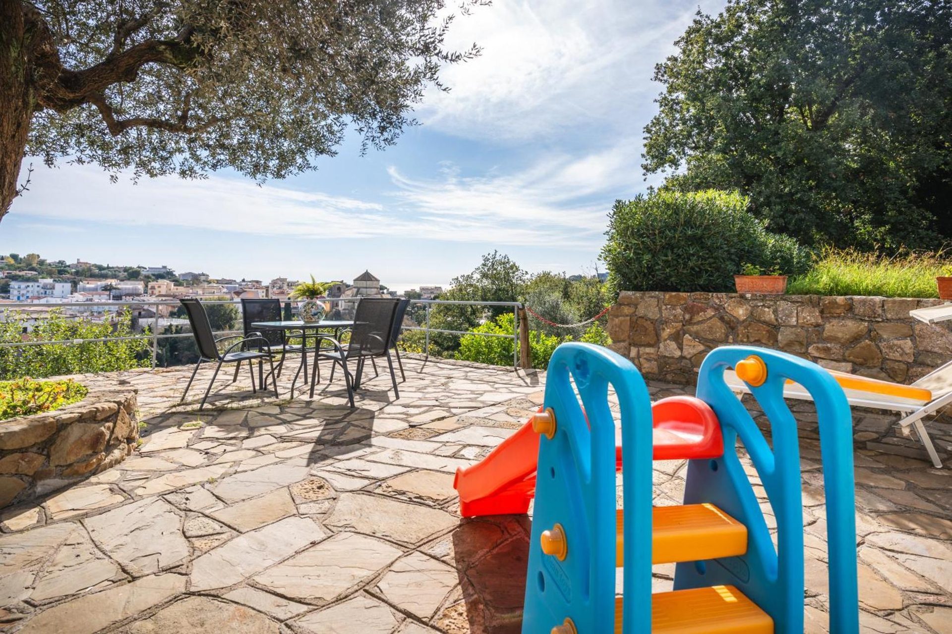 Villa I Due Golfi, spazio giochi all'aperto