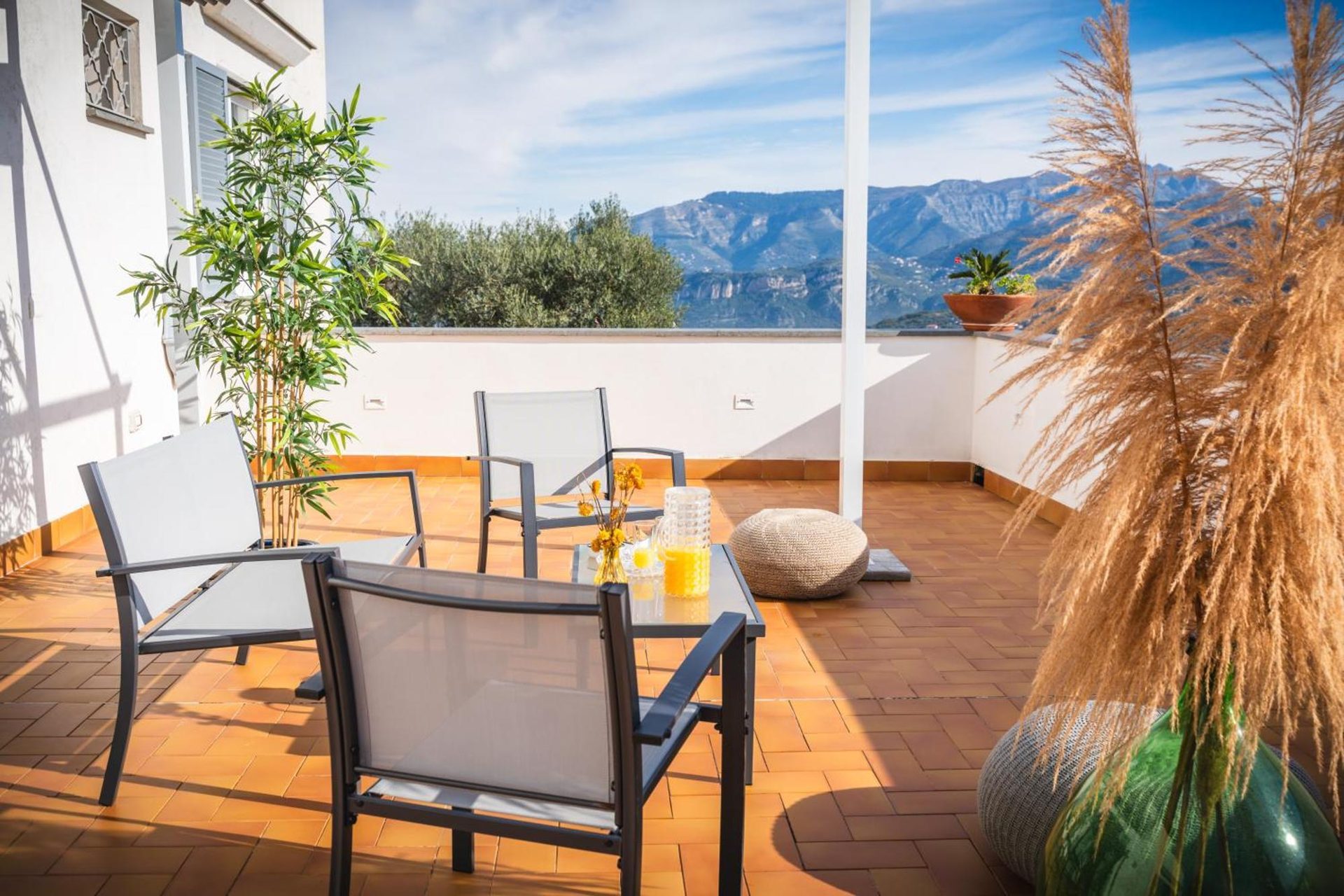 Villa I Due Golfi, il salottino in terrazza